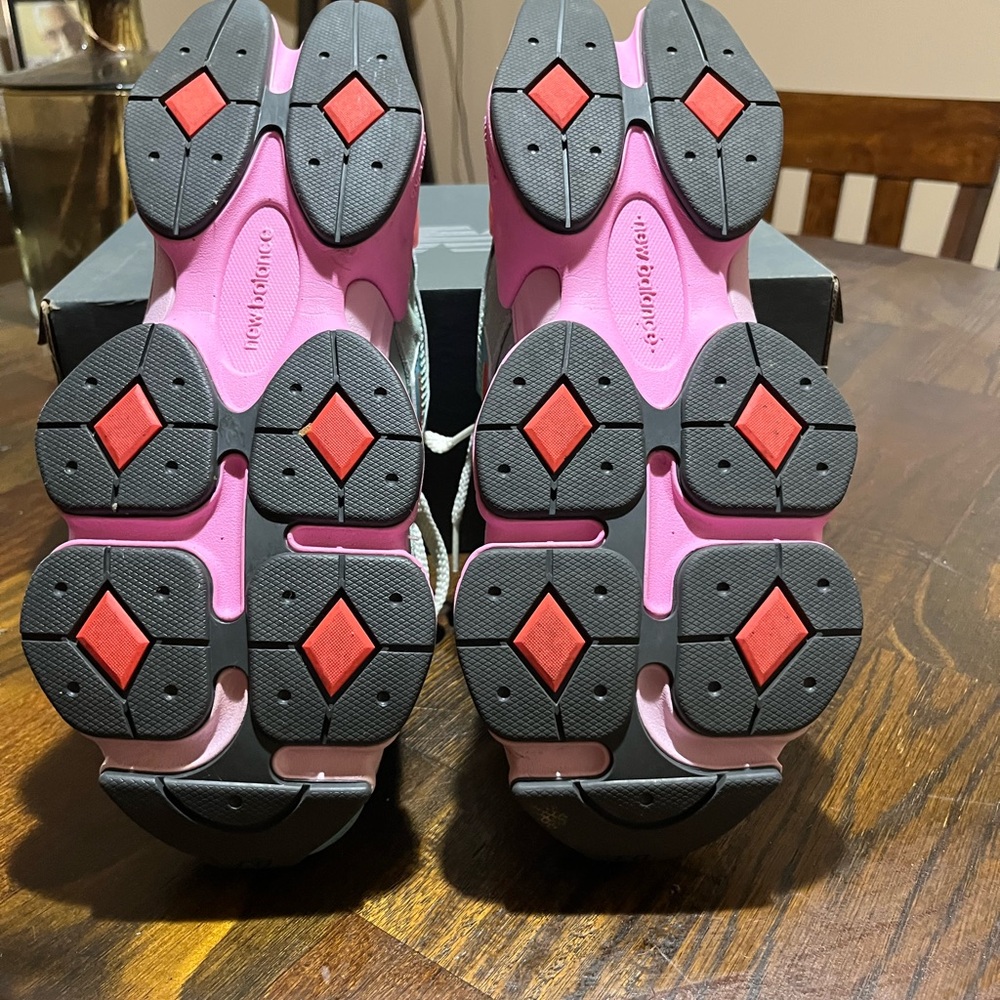 New Balance Blue and Pink Sneakers with Chunky Design - Picture 4 of 4